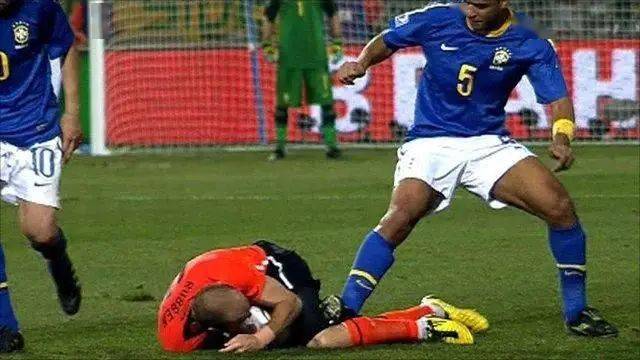 梅洛表示自己的前程全被罗本毁了