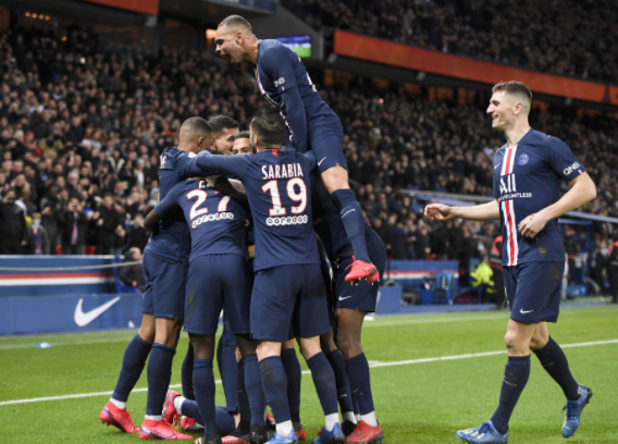 法甲:巴黎八连胜达成,里昂拼尽全力也未能阻止