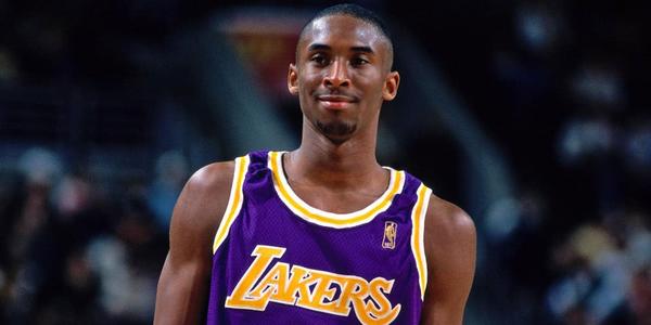 老鹰队的守护者退役，再也没有人来为你遮风挡雨啦