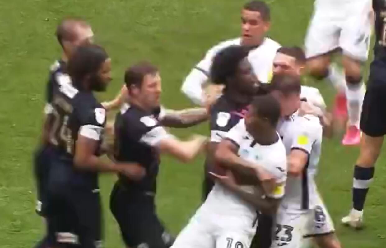 英冠比赛秒变群殴现场,这两支队伍竟为了此事计较!