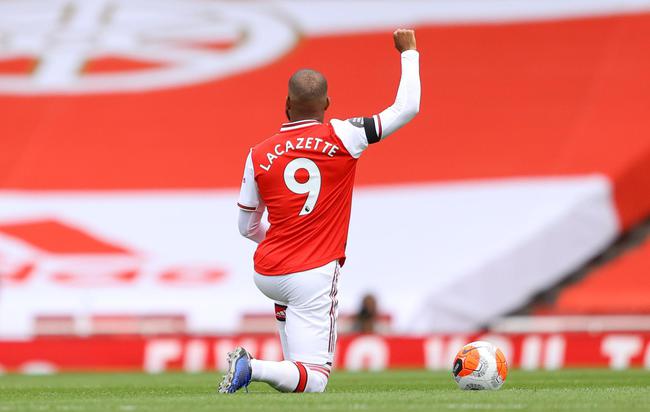 阿森纳4∶0大胜诺维奇，奥巴梅扬超水平发挥