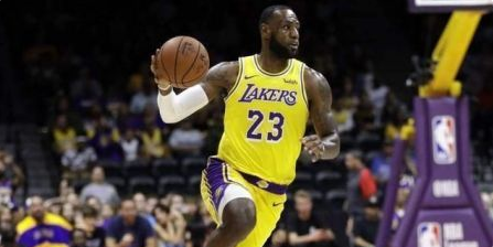 NBA历史上生涯25+5+5的球星有哪几位？