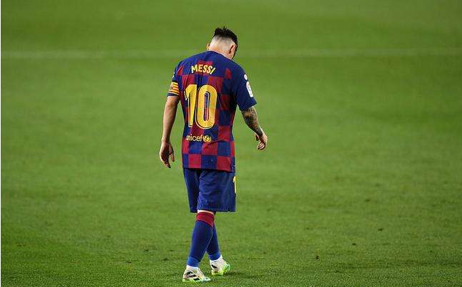 双重打击,皇马四分优势领先巴萨,梅西合约到期或许不再续约