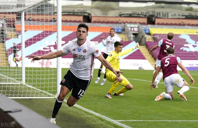 战报,谢菲尔逼平伯恩利,欧冠席位更加的精彩