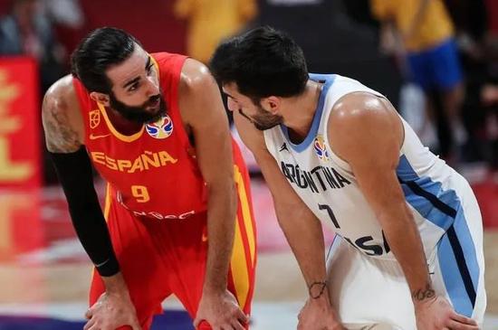 从前的他连CBA都看不上他，现在NBA都在哄抢他，天生傲骨不自弃