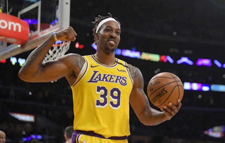 湖人冠军阵容完成，詹姆斯表示内线联盟第一