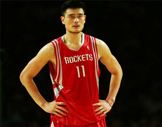 中国球员在NBA的代表人物姚明，因为伤病毁掉的超级巨星