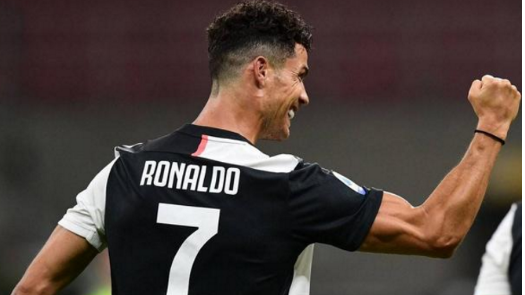 C罗再显精准跑位，全场视野不属梅西一丝一毫