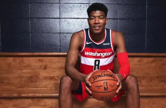 三支的球队的老大都不在，参加季后赛也都是一轮游