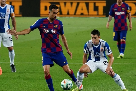 巴萨仅差两分即可反超皇马,西班牙人提前三场保送西乙