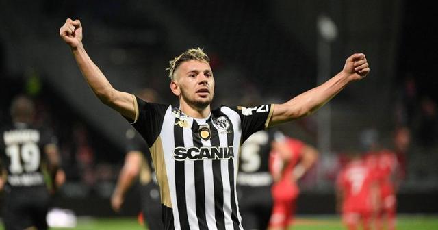 里昂变态边锋公开做不可描述之事，女邻居不堪其骚扰