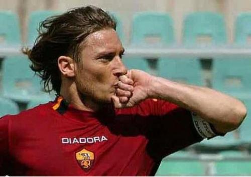 AC米兰抵制种族歧视 坚信热爱足以战胜一切冷漠