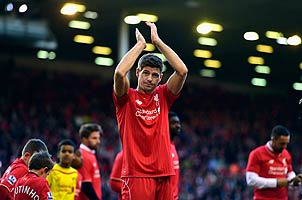 这些人在球场上有多拼,杰拉德私处受伤流血,只能现场缝合