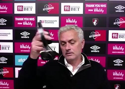 穆帅是否不尊重人，只说一句听不到，就离开现场