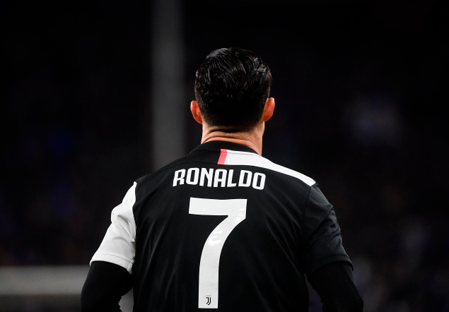 C罗：我正在充电中！地球上INS粉丝最多的人又秀完美肌肉！