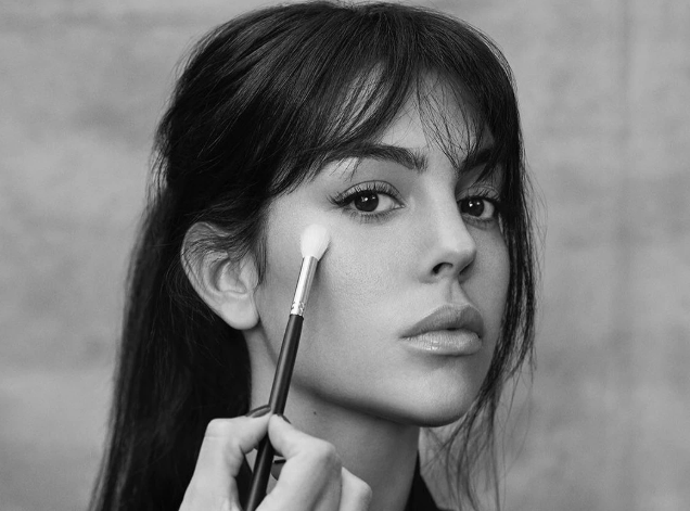 你知道c罗的老婆是谁，叫什么名字吗？