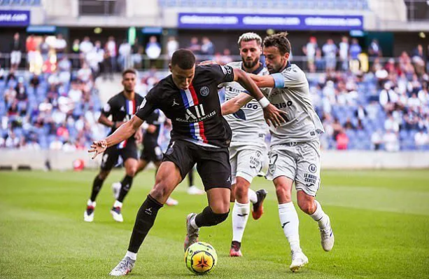 法甲和法乙的差距，巴黎9-0狂虐对手，友谊赛变成屠宰场