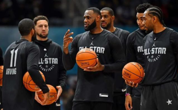 NBA头牌记者沃神Woj被停职。暴躁老哥在线怼人