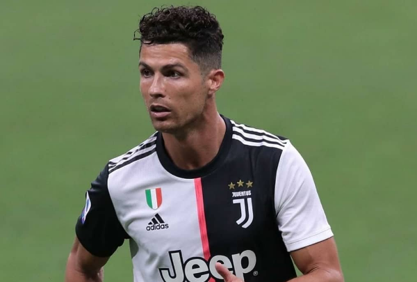 名宿疯狂吹C罗彩虹屁，纳尼表示精神可谓，摩根则一捧一踩