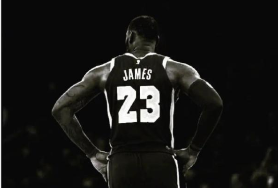 不选择都成为了错误，哪怕你是詹姆斯，依旧会被喷