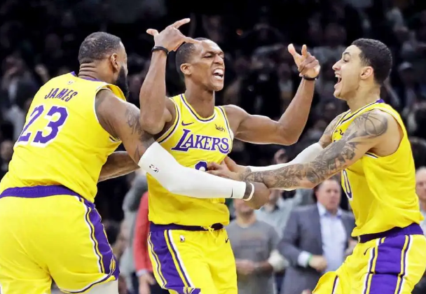 湖人后卫手部骨折将近两个月不能上场，8月开赛该怎么办