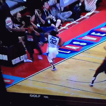 保罗乔治断腿gif图片