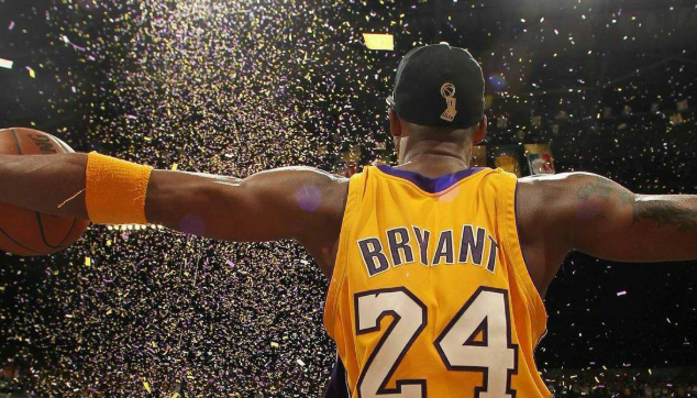 巨星的轻青松岁月，科比儿时图片罕见曝光，这名篮球巨匠小时候竟然长这样