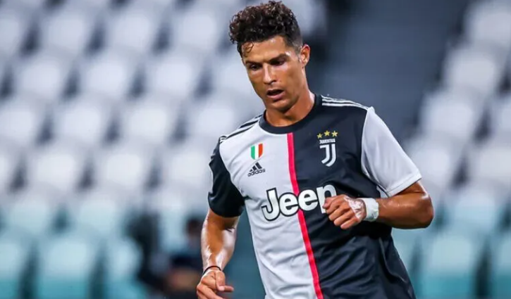 35岁的C罗30天踢了8场比赛,终于得到了一天的假休息