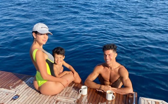 C罗家里后院失火,10岁儿子驾摩托艇出海 遭葡萄牙警方调查。或许遭受罚款