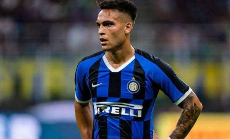 皇马赶尽杀绝,不仅要抢走巴萨冠军,连头号引援也要下手