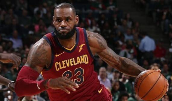 詹姆斯最高多少分，勒布朗詹姆斯职业生涯最高得分是多少