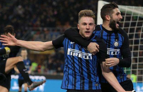 蓝黑军团门神跌落神坛？送球到对方脚下！