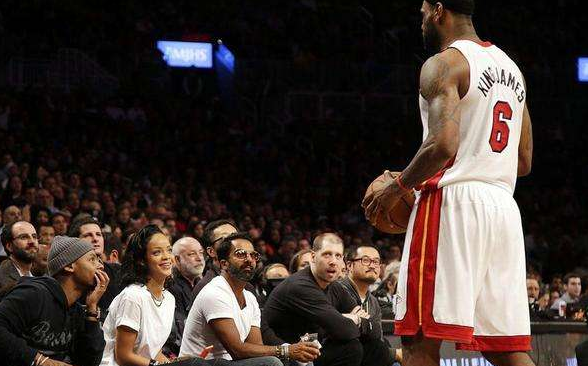 蕾哈娜和詹姆斯什么关系，两个人有没有在一起