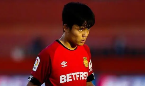 巴萨舍不得100万放弃日本梅西，白给格列兹曼3500万却不在意？