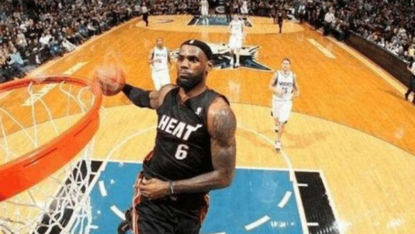 詹姆斯扣篮的次数是多少 詹姆斯比赛的时候经常扣篮吗