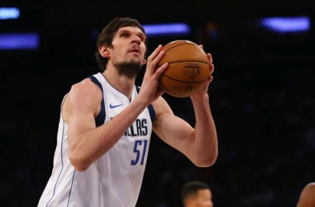 NBA的球员也是有自己的烦恼，身躯庞大到打车都困难