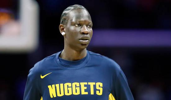 波尔-波尔2米18打小前锋，不可以担当中锋还是被逼无奈