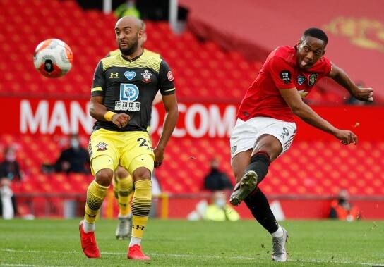 一朝天子一朝神,索帅重新的赋予马夏尔球衣,成为曼联大杀器