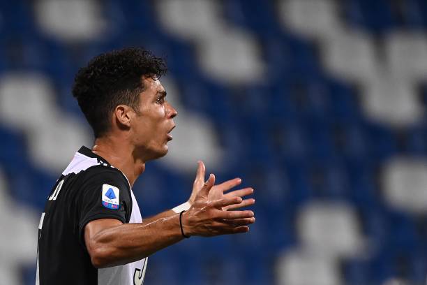 C罗放假回来状态全无,10次射门全部落空,再不调整冠军不保