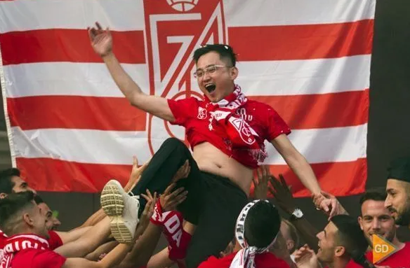 上赛季还在踢西乙，这赛季成为西甲最大黑马！