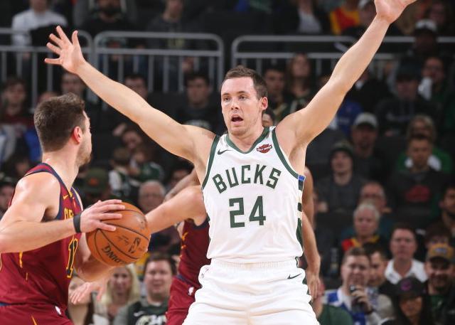 雄鹿的问题到了最后才开始爆发，又有一名的球员感染了新冠肺炎