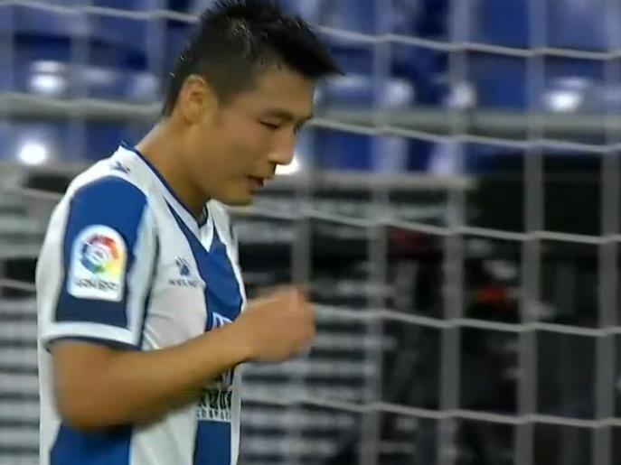 武磊收官战展现世界级过人，两名国脚都被成功戏耍