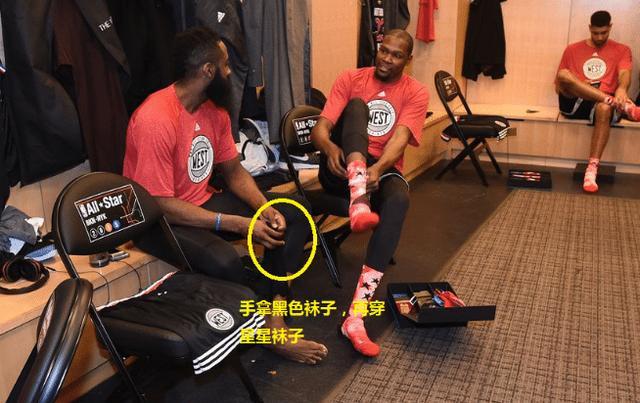NBA比赛时球员为什么穿2双袜子，这样做有什么作用
