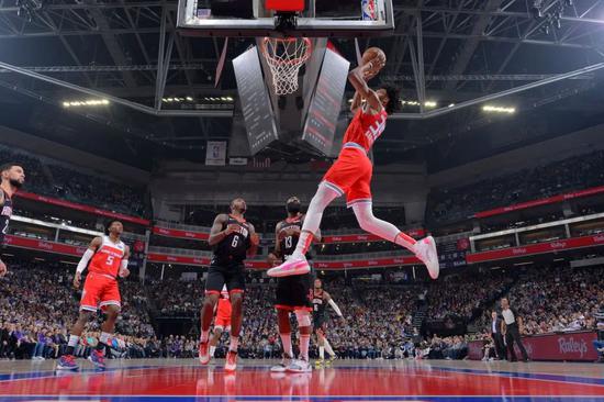 巴格利可以力压了锡安一代的天才，但是却面对伤痛变得无能为力