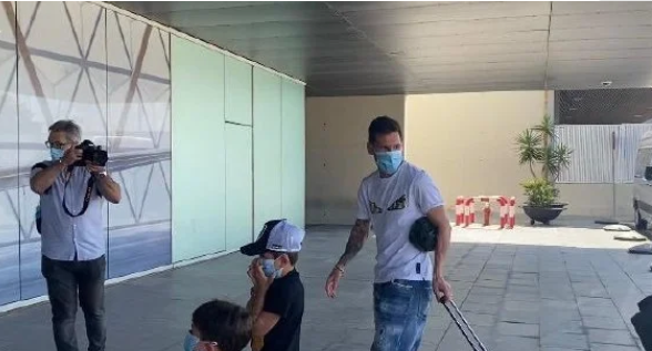 巴萨欧冠计划恐要泡汤,梅西苏亚无视要求强行度假