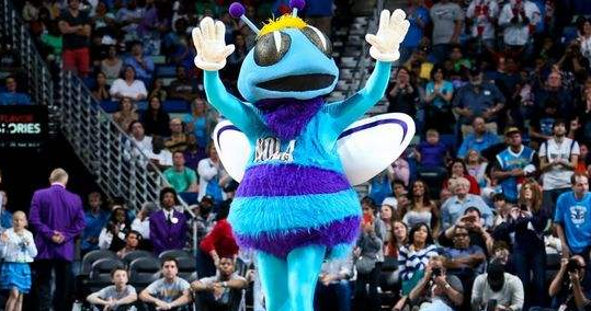 黄蜂队吉祥物叫什么？为什么会有人觉得它吓人呢