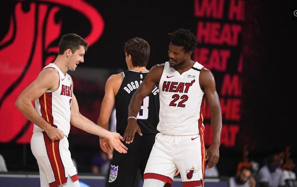 NBA首日热身赛，热火104-98险胜国王队，罗宾逊发挥亮眼