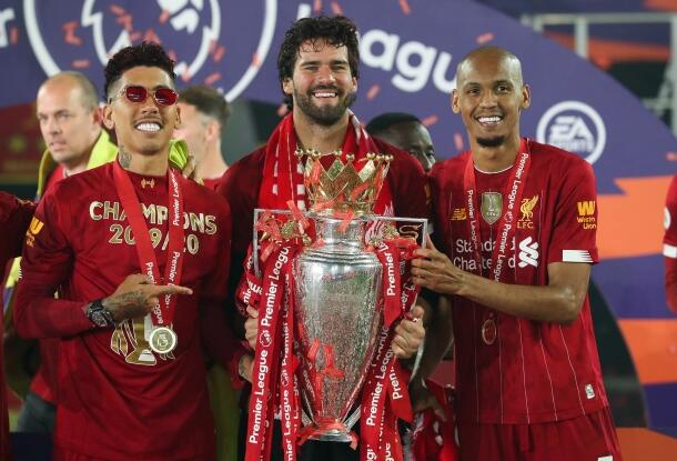 利物浦球员在外庆祝夺冠,结果家被偷了,这要是被抓到会不会被球迷暴揍呢