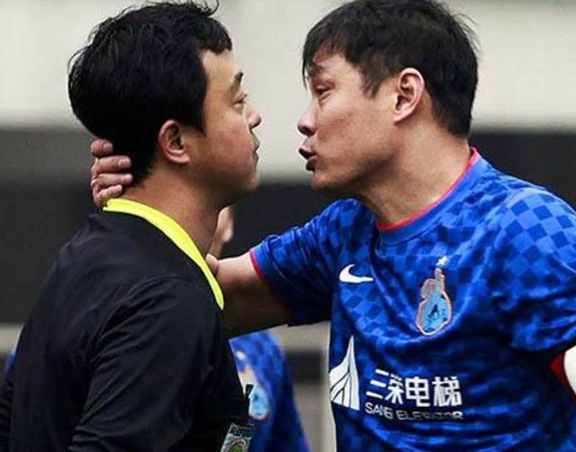 50岁功勋国脚曾经被英超恳求式挽留,或许那就是当时中国最好的足球运动员