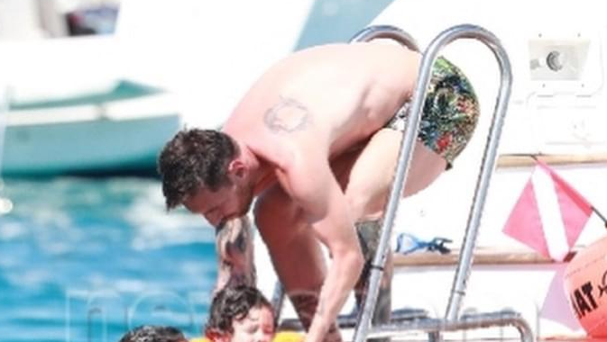 梅西欧冠前的度假曝光 是一好球员也是一个好男人